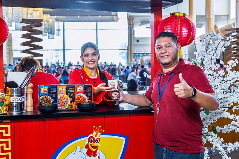 Corona — Activación costura con Pollo Rey